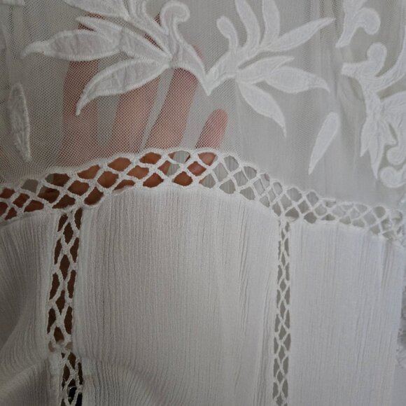 Pale Sky lace top - Picture 5 of 11